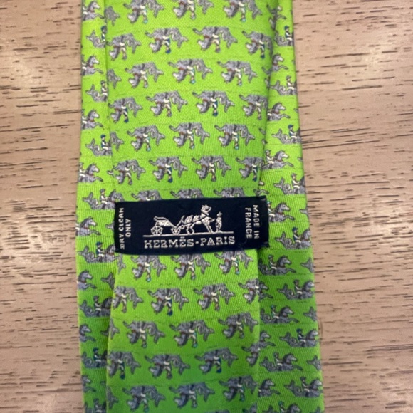 HERMES Horses with Rider in Vivid Green Luxury Silk Tie EUC - Picture 3 of 9